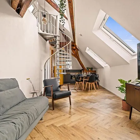 Maisonette-Wohnung Mit Freigelegtem Fachwerk Meckenbeuren Exterior photo